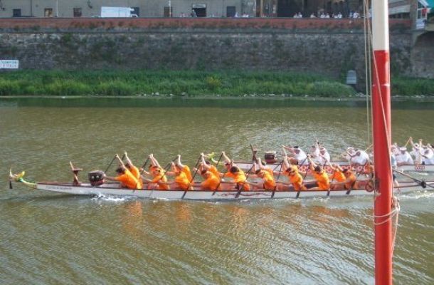 I Dragon Boat in Arno