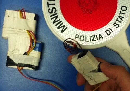 L'apparecchio che produceva le scariche per svuotare i cambiasoldi