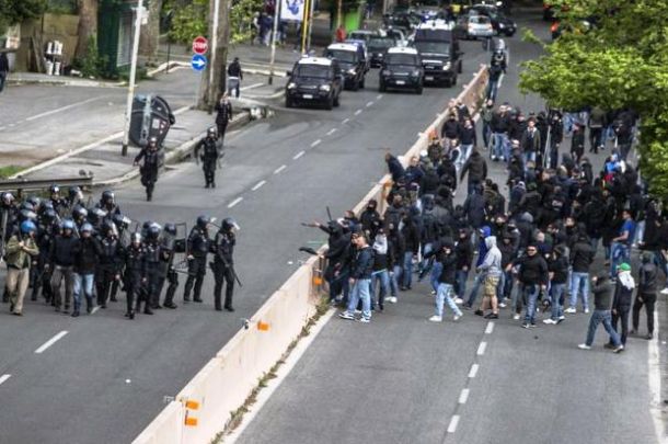 Un momento di tensione prima della partita Fiorentina Napoli