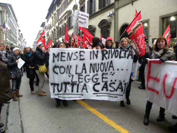 Sciopero dei lavoratori e soprattutto lavoratrici delle mense contro la riforma del Contratto Nazionale