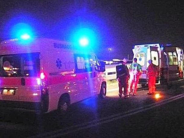 Scontro frontale nella notte sul lungomare di Livorno