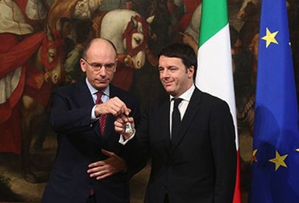 Enrico Letta impassibile con Matteo Renzi