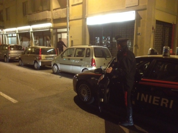 I carabinieri nel condominio di Firenze dove hanno sventato un furto