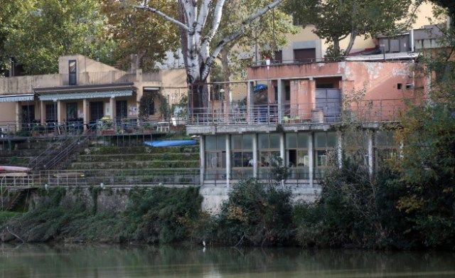 Le strutture in riva all'Arno a Firenze che verranno demolite