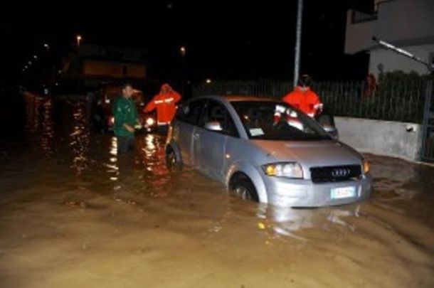 Maltempo, due dispersi nel grossetano di nuovo sott'acqua