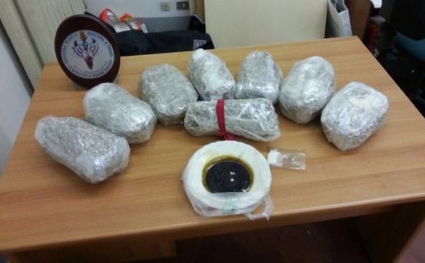 Gli otto chili di marijuana sequestrati dalla Mobile di Firenze