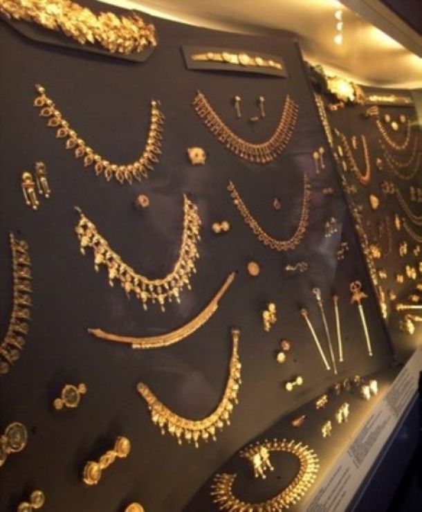 Clamoroso furto di gioielli in Versilia