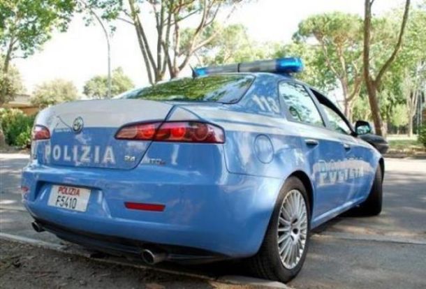 Droga sotto il frigorifero ma la Polizia lo ha scoperto e arrestato