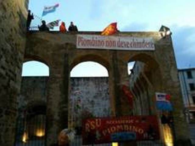 Operai Lucchini occupano fortezza Piombino