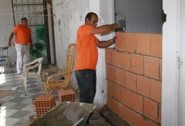 Sgomberati dall'ex ospedale di Poggio Secco occupano ex bar a Sesto