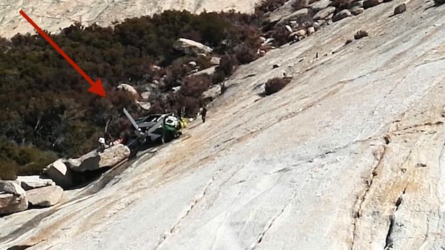 Il costone di roccia dove è precipitato l'elicottero della Forestale a Montecristo