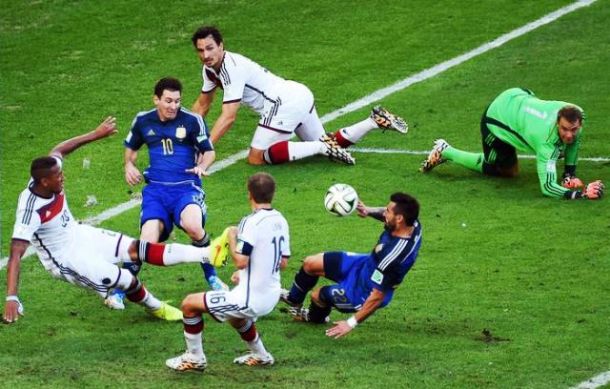 Germania-Argentina, un'azione di gioco