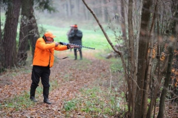 Cacciatore grave, portato in elicottero a Pisa