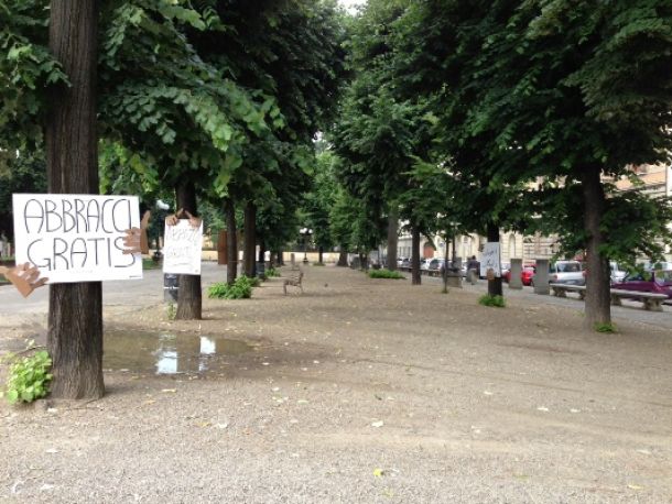 Free Hugs, piazza Indipendenza
