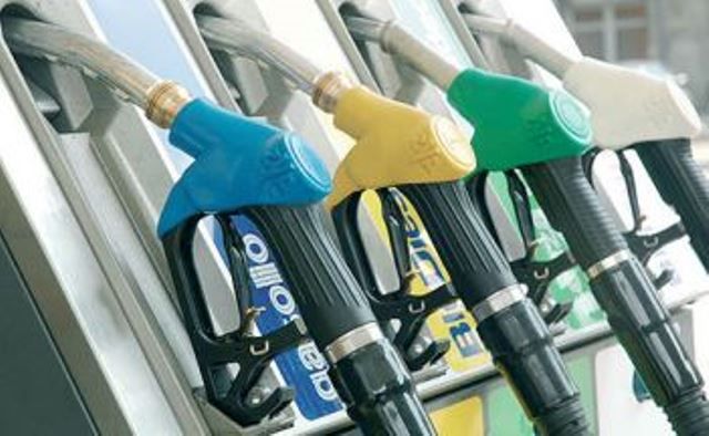 Carburanti, quasi scontati agli aumenti durante le feste