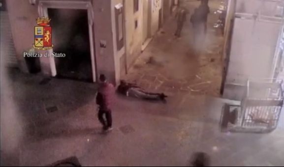 La scena dell'aggressione la notte del 13 aprile 2014