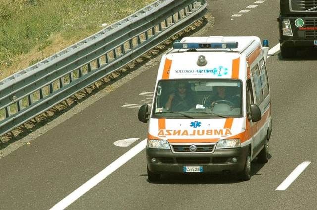 Ambulanze un autostrada, disdettati i telepass