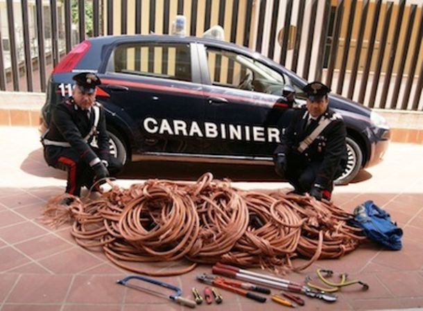 Forze dell'ordine al lavoro contro il crescente fenomeno dei furti di rame