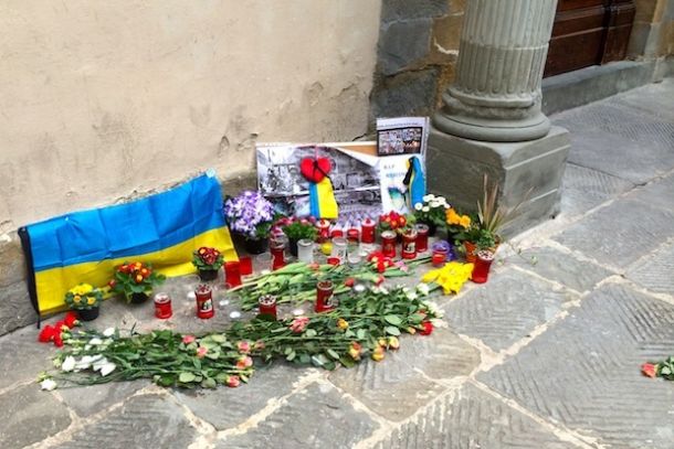 I fiori davanti alla chiesa di San Simone e Giuda a Firenze