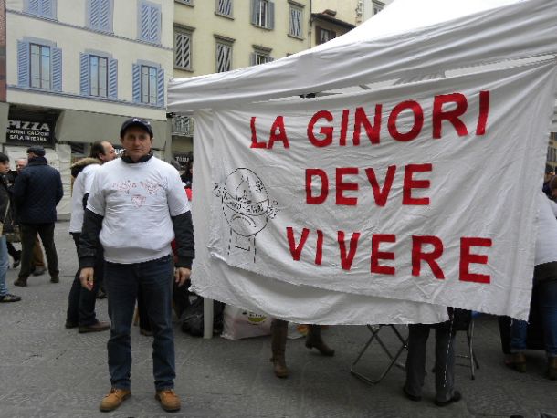 Presidio dei lavoratori della Ginori e della Seves in piazza Duomo