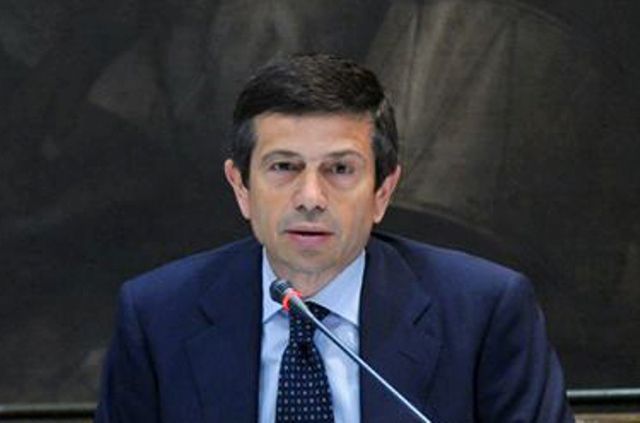 Il ministro Lupi in conferenza stampa dopo l'incontro con il Governatore Rossi