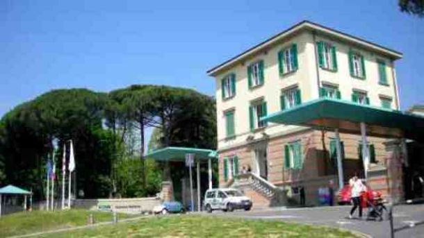 Il 13enne investito dal furgone del padre è ricoverato al Meyer