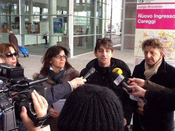 I consiglieri regionali Donzelli, Marcheschi e Staccioli di fronte a Careggi per protestare contro "la tassa di 10 euro sugli esami diagnostici"