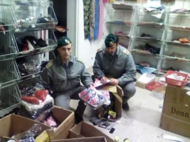 Contraffazione, sequestrate migliaia di false griffe