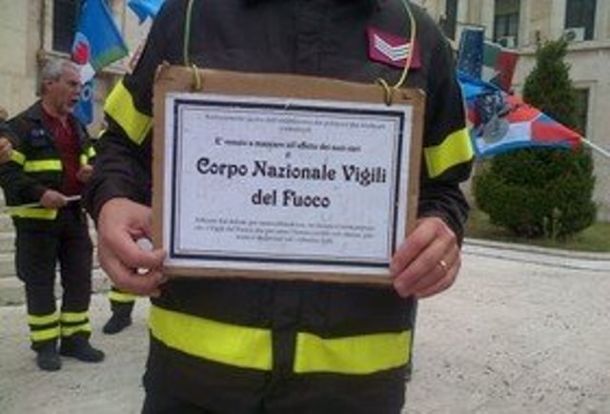 La protesta dei vigili del fuoco