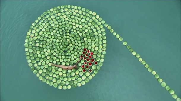 DeadSee, di Sigalit Landau, 2005, Video (Courtesy the artist)