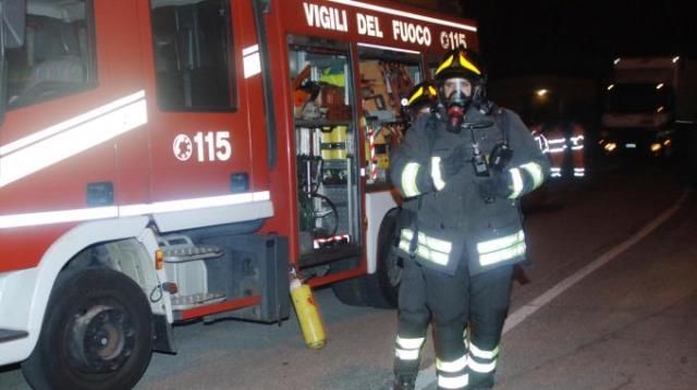 Sul posto sono intervenuti i vigili del fuoco, spento il principio d’incendio
