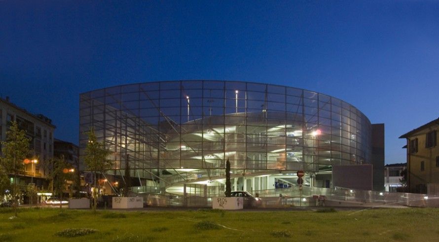 Il parcheggio di piazza Alberti che insieme a quello della Fortezza e Beccaria rappresenta l'oggetto della contesa tra Firenze Parcheggi e Firenze Mobilità