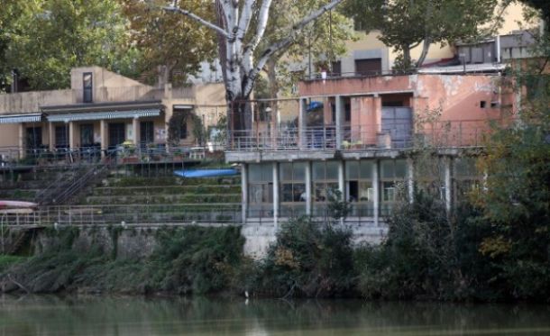 Le strutture in riva all'Arno a Firenze che verranno demolite