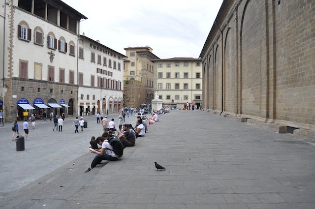 In piazza San Lorenzo non c'è più la tendopoli dei antagonisti (lun 19 maggio ore 12)