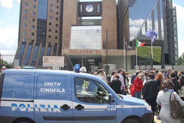 Allarme bomba al tribunale di Firenze (Foto Matteo Bovo)