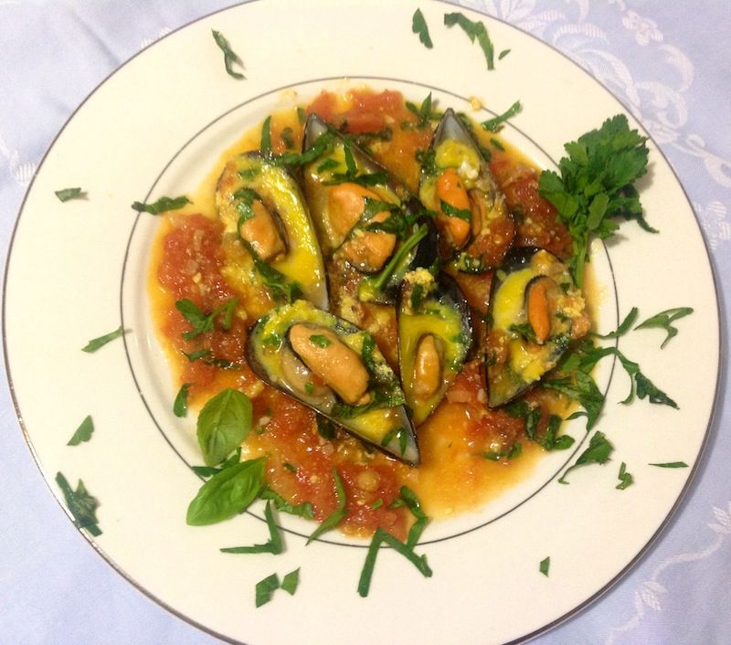 Cozze in salsina d'uovo e pomodoretto