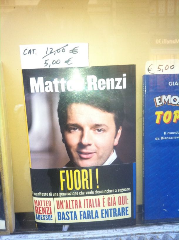 Matteo Renzi in saldo (Foto Gabriele Toccafondi via Facebook)