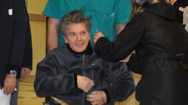 Manrico Giampedroni dopo essere stato recuperato dal relitto della Concordia