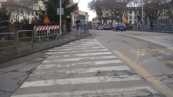Attraversamento pedonale via Pacinotti a Campo di Marte