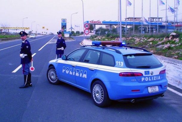 Una pattuglia della Polizia stradale