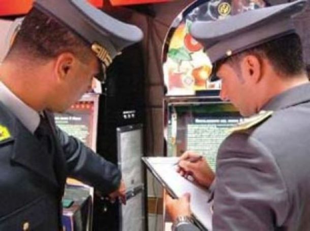 L'illegalità danneggia le imprese italiane