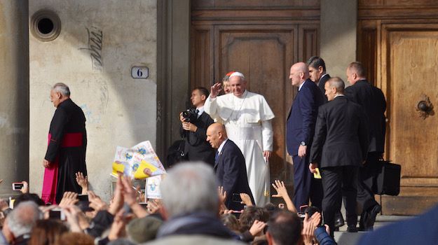Il Papa in piazza della Santissima Annunziata a Firenze