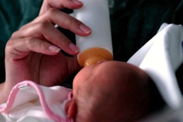 Allattamento latte in polvere