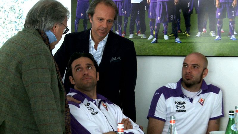 Diego e Andrea DellaValle consigliano e incoraggio Luca Toni e il terzo portiere Lupatelli (Foto Viola Channel)