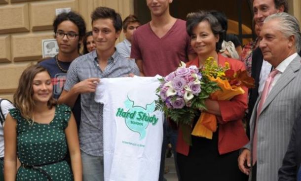 Il ministro Carrozza nel liceo scientifico Ulisse Dini di Pisa, sua ex scuola