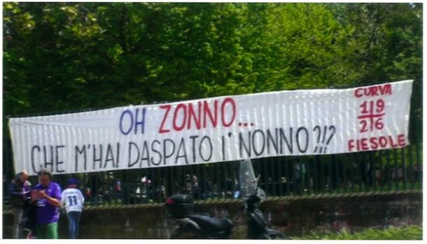 Striscione tifosi viola