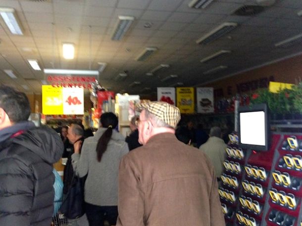 L'interno del supermercato durante il black out