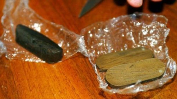 Funghi allucinogeni in casa, arrestato