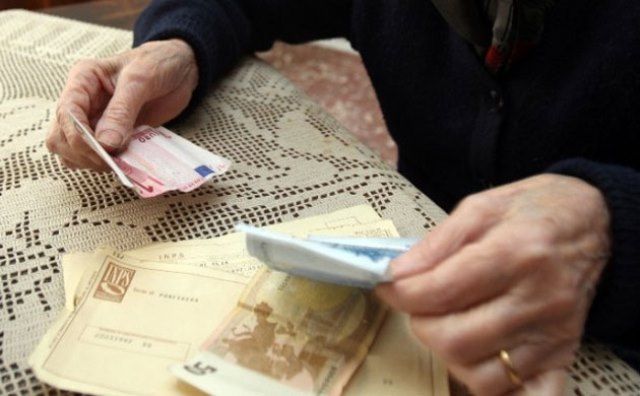 Tredicesime sempre più povere, per un Natale all'insegna della sobrietà