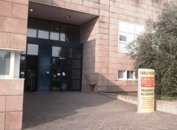 Ospedale del Valdarno, la pubblicità del Compro Oro